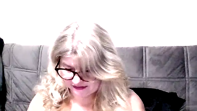 Snapshot of Diana_49 chatting on February 25, 2026, 2:34 am Diana 49 online show from February 25, 2026, 2:34 am