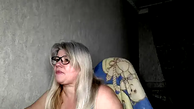 Snapshot of Diana_49 chatting on January 6, 2026, 8:18 am Diana 49 online show from January 6, 2026, 8:18 am