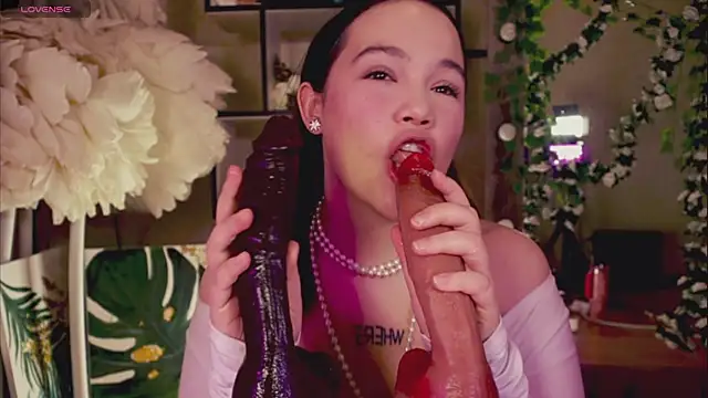 Snapshot of Chery_Lady22 chatting on March 15, 2025, 5:19 am Chery Lady22 online show from March 15, 2025, 5:19 am