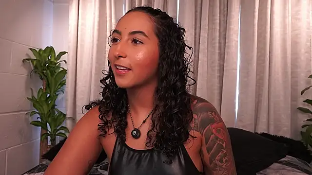 agatha collins  online show from November 21, 2025, 7:24 pm