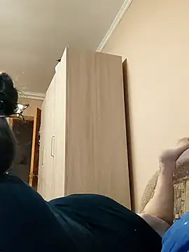 Zulfiya Bruce online show from December 13, 2025, 8:04 pm