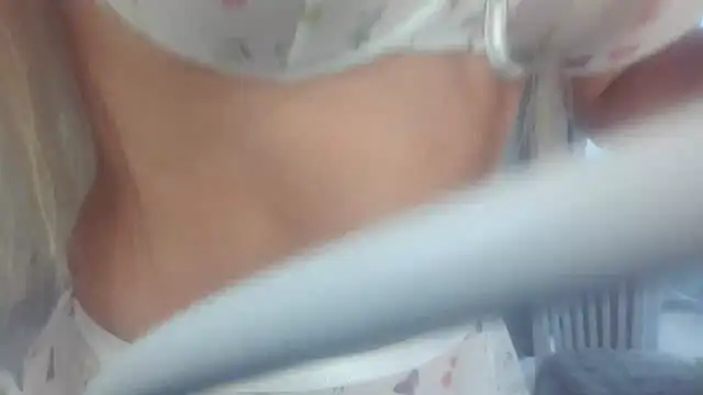 Snapshot of Roshana16 chatting on September 28, 2025, 2:24 pm Roshana16 online show from September 28, 2025, 2:24 pm