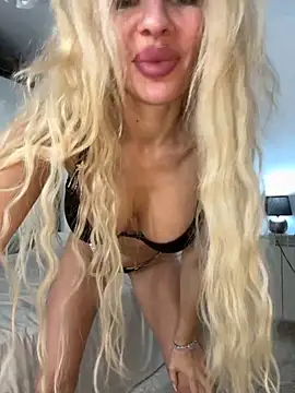 Snapshot of Roshana16 chatting on November 12, 2025, 8:56 pm Roshana16 online show from November 12, 2025, 8:56 pm