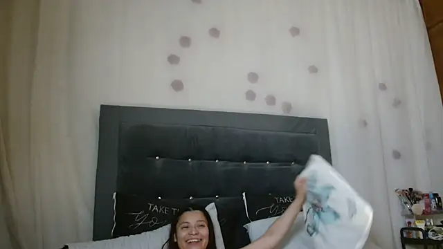 Snapshot of 3littleschoolteens chatting on April 11, 2026, 7:45 am 3littleschoolteens online show from April 11, 2026, 7:45 am