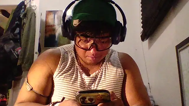 Snapshot of CleanGrey chatting on June 21, 2026, 12:11 pm CleanGrey online show from June 21, 2026, 12:11 pm