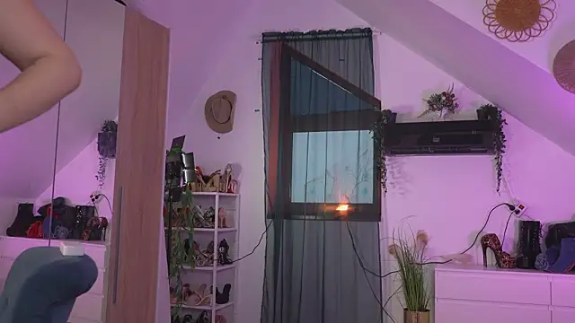 Snapshot of Amaliamour chatting on March 1, 2026, 5:29 am Amaliamour online show from March 1, 2026, 5:29 am