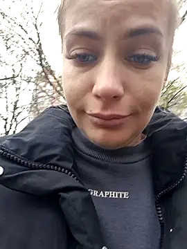 Snapshot of Keli_Jessi chatting on November 19, 2025, 1:33 pm Keli Jessi online show from November 19, 2025, 1:33 pm