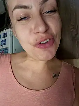 Snapshot of Keli_Jessi chatting on January 7, 2026, 7:08 pm Keli Jessi online show from January 7, 2026, 7:08 pm