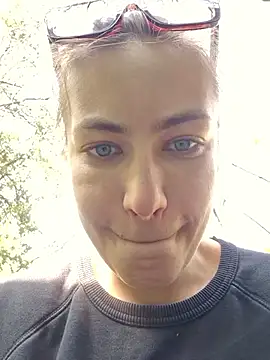 Keli Jessi online show from April 14, 2026, 11:26 am