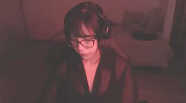 Snapshot of modjo_ chatting on December 4, 2024, 7:00 am modjo  online show from December 4, 2024, 7:00 am