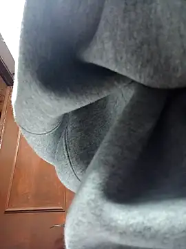 LunaZambrano online show from October 15, 2025, 5:17 am