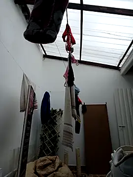 LunaZambrano online show from September 22, 2025, 11:27 am