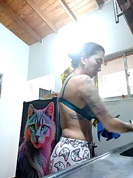 LunaZambrano online show from October 8, 2025, 5:02 pm