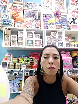 LunaZambrano online show from September 24, 2025, 6:03 pm