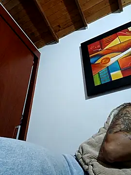 LunaZambrano online show from October 22, 2025, 4:34 am