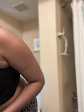 CandyLuxxxx online show from July 18, 2026, 3:48 am