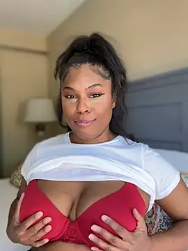 CandyLuxxxx online show from June 14, 2026, 7:26 pm