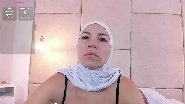 Snapshot of aisha_vs chatting on November 29, 2025, 12:27 pm aisha vs online show from November 29, 2025, 12:27 pm