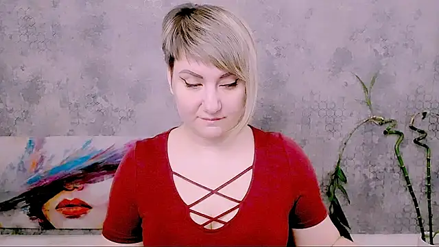 Snapshot of Djullia chatting on February 13, 2026, 7:19 am Djullia online show from February 13, 2026, 7:19 am