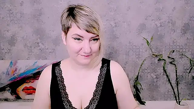 Snapshot of Djullia chatting on May 11, 2026, 5:53 am Djullia online show from May 11, 2026, 5:53 am