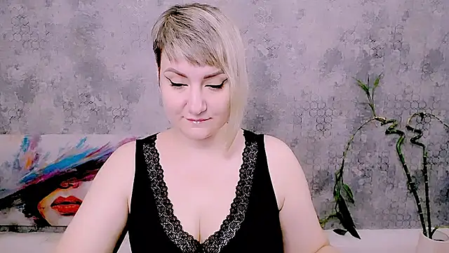 Snapshot of Djullia chatting on July 10, 2026, 6:02 am Djullia online show from July 10, 2026, 6:02 am