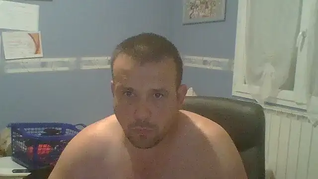 Snapshot of manubm03 chatting on September 17, 2025, 4:14 am manubm03 online show from September 17, 2025, 4:14 am