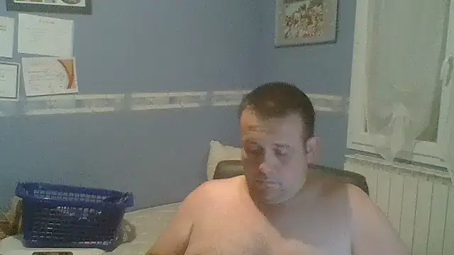 Snapshot of manubm03 chatting on September 26, 2025, 7:04 am manubm03 online show from September 26, 2025, 7:04 am