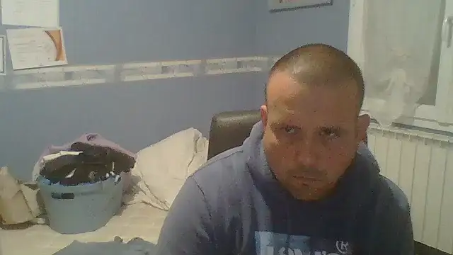 Snapshot of manubm03 chatting on October 14, 2025, 3:56 pm manubm03 online show from October 14, 2025, 3:56 pm