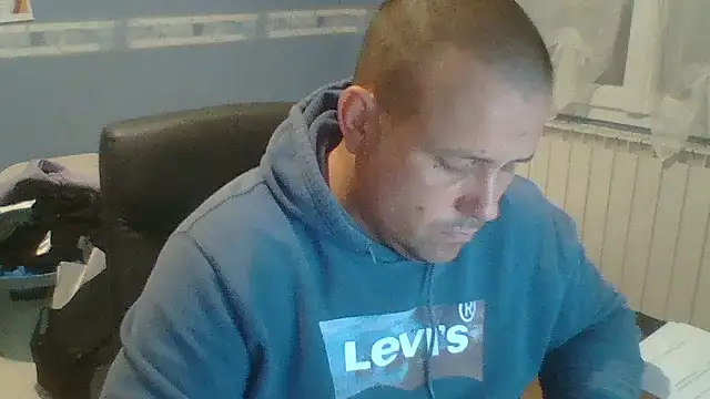 Snapshot of manubm03 chatting on October 13, 2025, 11:34 am manubm03 online show from October 13, 2025, 11:34 am