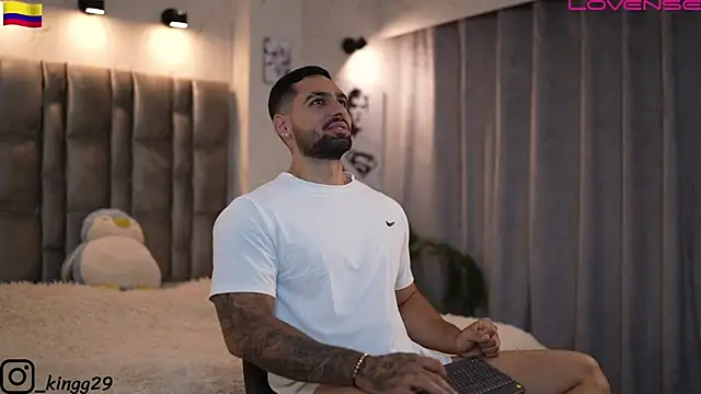 john king29 online show from November 11, 2025, 10:37 pm