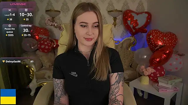 Snapshot of ArolinaNight chatting on February 15, 2025, 9:28 pm ArolinaNight online show from February 15, 2025, 9:28 pm