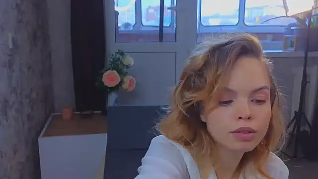 sinteas online show from October 30, 2025, 11:19 am