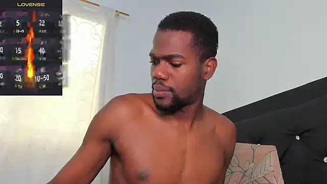 Snapshot of santi_brown chatting on October 15, 2025, 6:38 pm santi brown online show from October 15, 2025, 6:38 pm