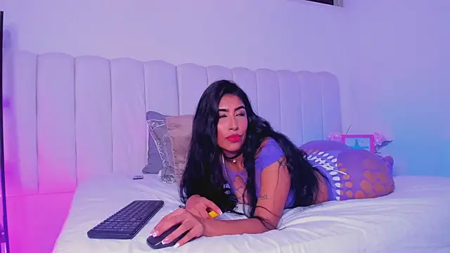 Snapshot of elsalondon chatting on December 18, 2025, 5:12 am elsalondon online show from December 18, 2025, 5:12 am