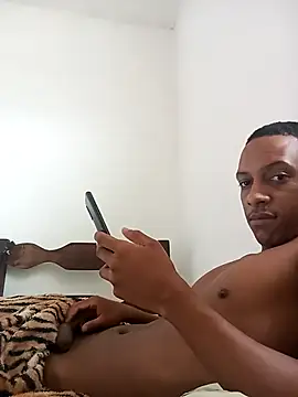 Snapshot of Pretinhoo25 chatting on February 24, 2026, 2:51 pm Pretinhoo25 online show from February 24, 2026, 2:51 pm