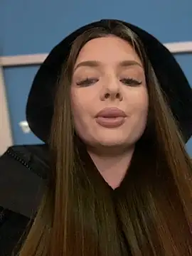 KrisMagnoly online show from March 18, 2025, 4:50 pm