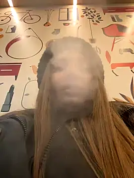 KrisMagnoly online show from December 21, 2025, 2:41 pm