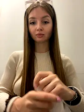 KrisMagnoly online show from October 1, 2025, 2:21 pm