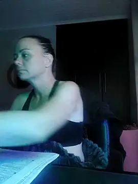 MrsBunnyBum online show from May 13, 2026, 6:31 am