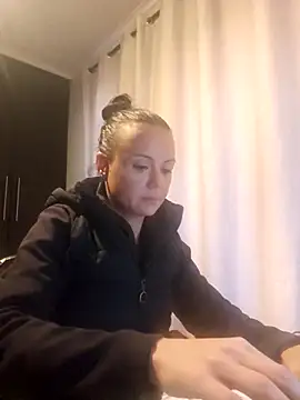 MrsBunnyBum online show from April 21, 2026, 6:42 am