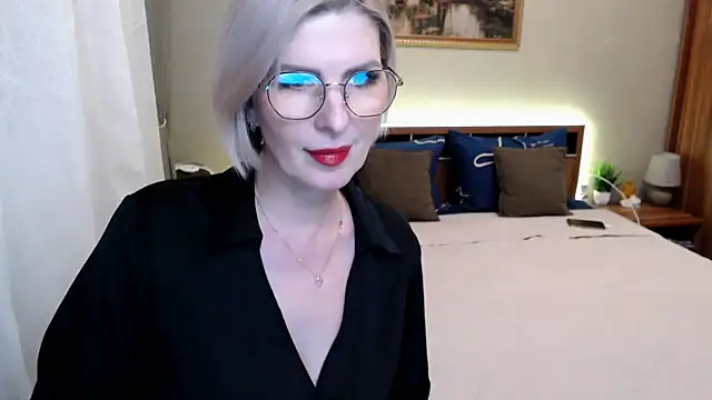 Snapshot of sensualEmilia chatting on May 10, 2026, 6:10 pm sensualEmilia online show from May 10, 2026, 6:10 pm