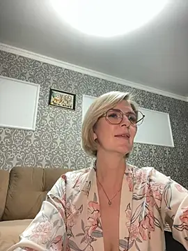 Snapshot of sensualEmilia chatting on May 21, 2026, 5:54 pm sensualEmilia online show from May 21, 2026, 5:54 pm