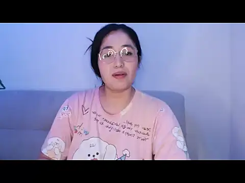 YummymeowW online show from May 15, 2026, 2:37 pm