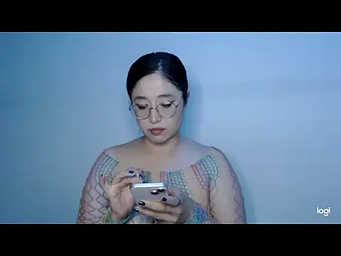 Snapshot of YummymeowW chatting on November 8, 2025, 3:32 am YummymeowW online show from November 8, 2025, 3:32 am