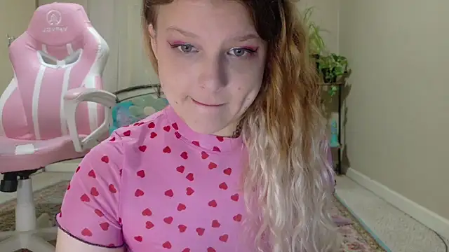 Snapshot of Emihaze chatting on May 27, 2026, 2:35 pm Emihaze online show from May 27, 2026, 2:35 pm