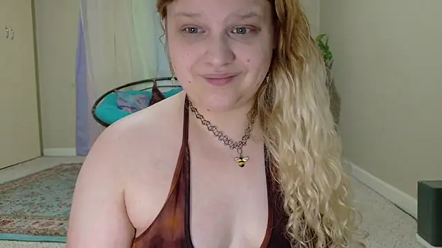 Snapshot of Emihaze chatting on November 6, 2025, 10:36 pm Emihaze online show from November 6, 2025, 10:36 pm