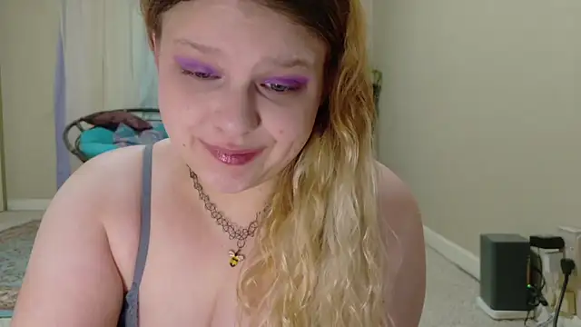 Snapshot of Emihaze chatting on December 20, 2025, 7:50 pm Emihaze online show from December 20, 2025, 7:50 pm