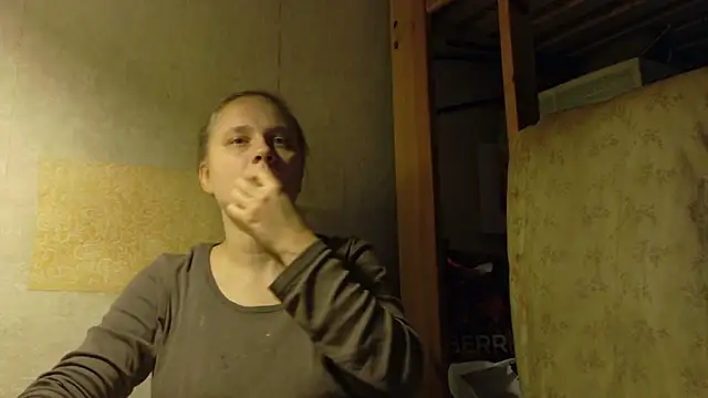 Snapshot of FrumCake chatting on November 19, 2025, 12:21 am FrumCake online show from November 19, 2025, 12:21 am