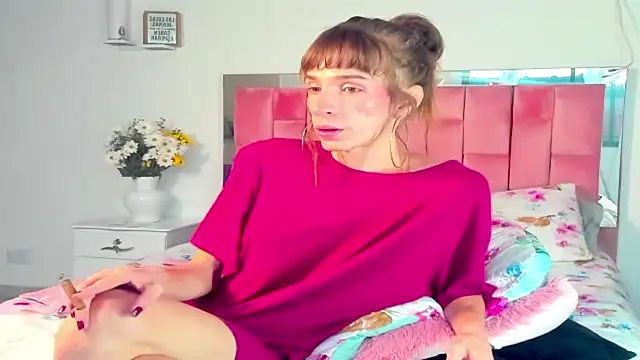 Snapshot of the_queen_aleja chatting on November 14, 2025, 12:53 pm the queen aleja online show from November 14, 2025, 12:53 pm