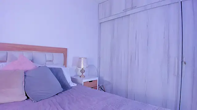 mia hank online show from November 8, 2025, 10:30 am